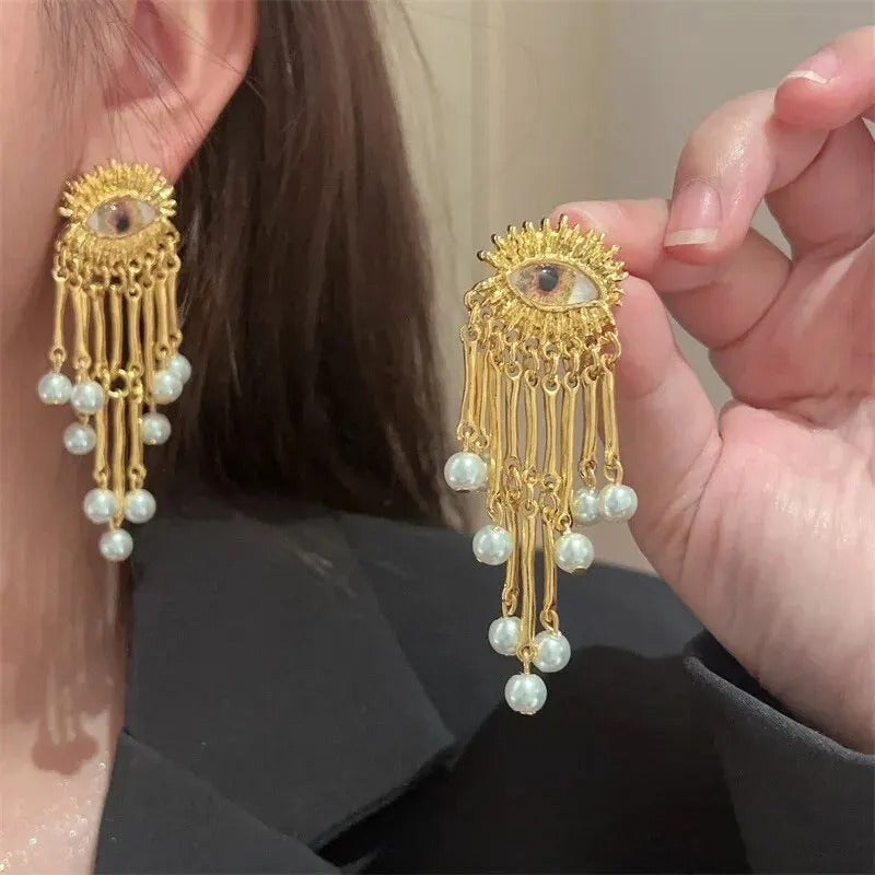 Boucles d'oreilles à pampilles en forme d'oeil doré avec détails en perles