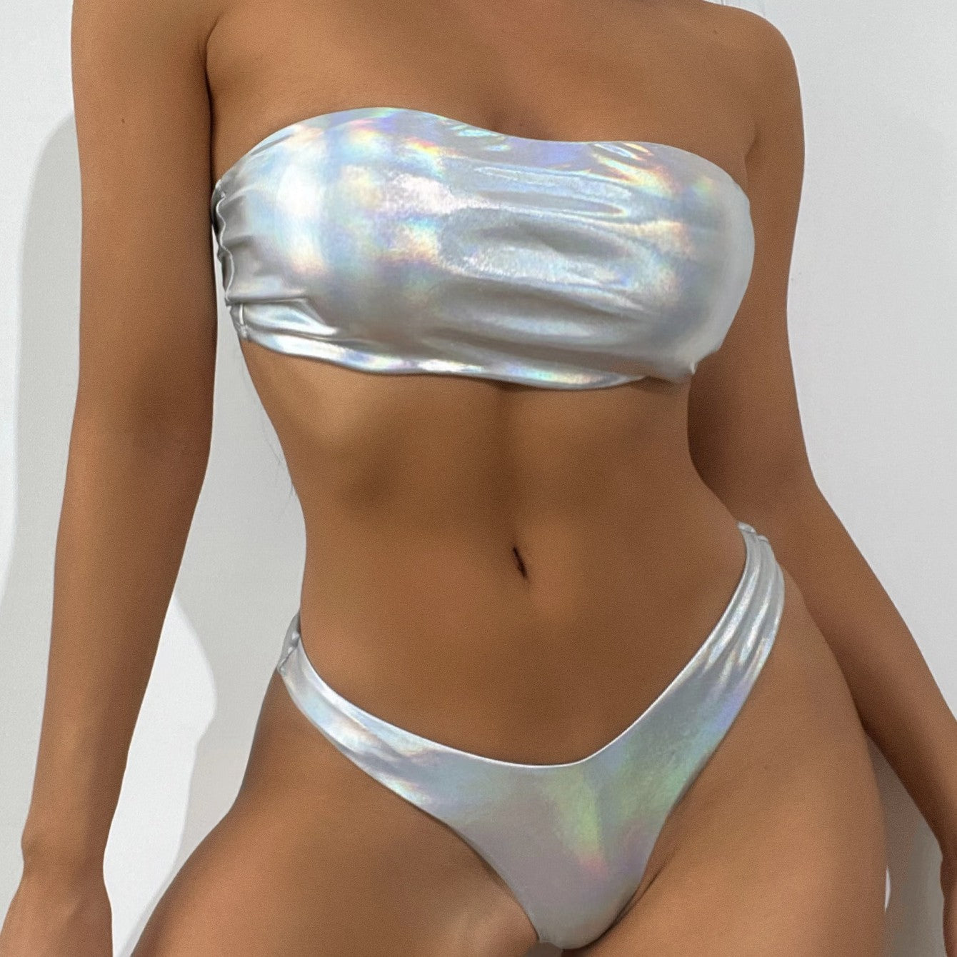 Ensemble bikini bandeau holographique et jupe à franges