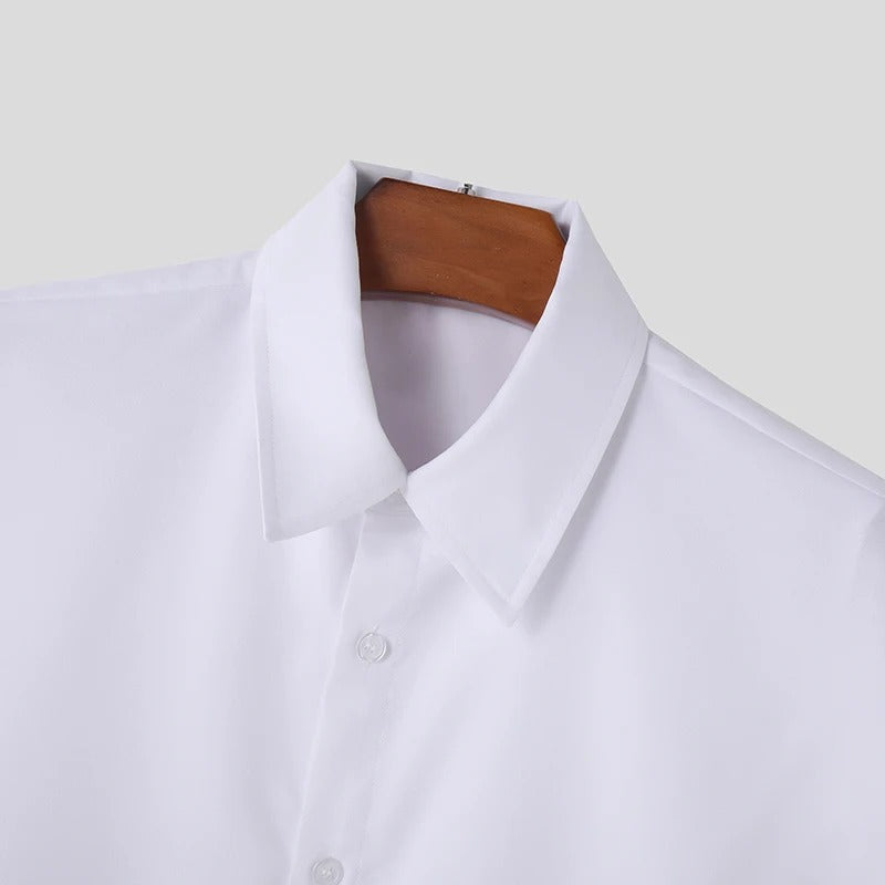Ausgefallenes weißes Hemd mit Cut-Outs